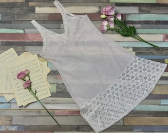 Vintage doorschijnende onderjurk, beige kanten nachtjapon, romantische mesh lingeriejurk