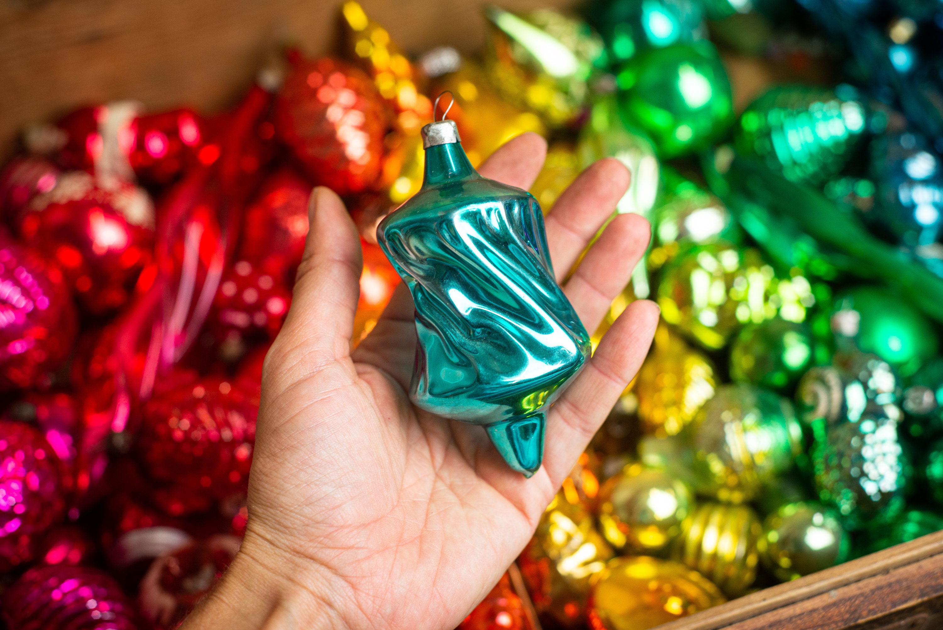 1950年代の虹色のヴィンテージクリスマスガラスオーナメント、ソビエト