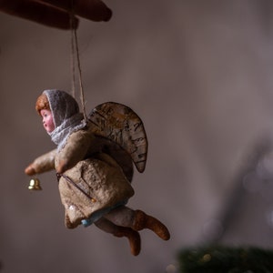 Ornamento natalizio in cotone filato a forma di angelo, statuina per albero di Natale di ispirazione vintage, decorazione per le feste invernali, bambola di cartapesta, giocattolo per bambini con campanello