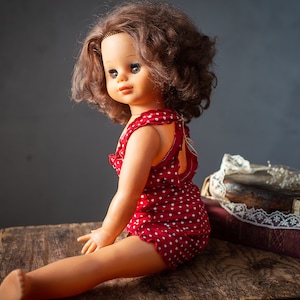 Schlafaugenpuppe, Vintage Sammlerpuppe, Retro Geschenk für Sammler, altmodische Regalpuppe im Kleid