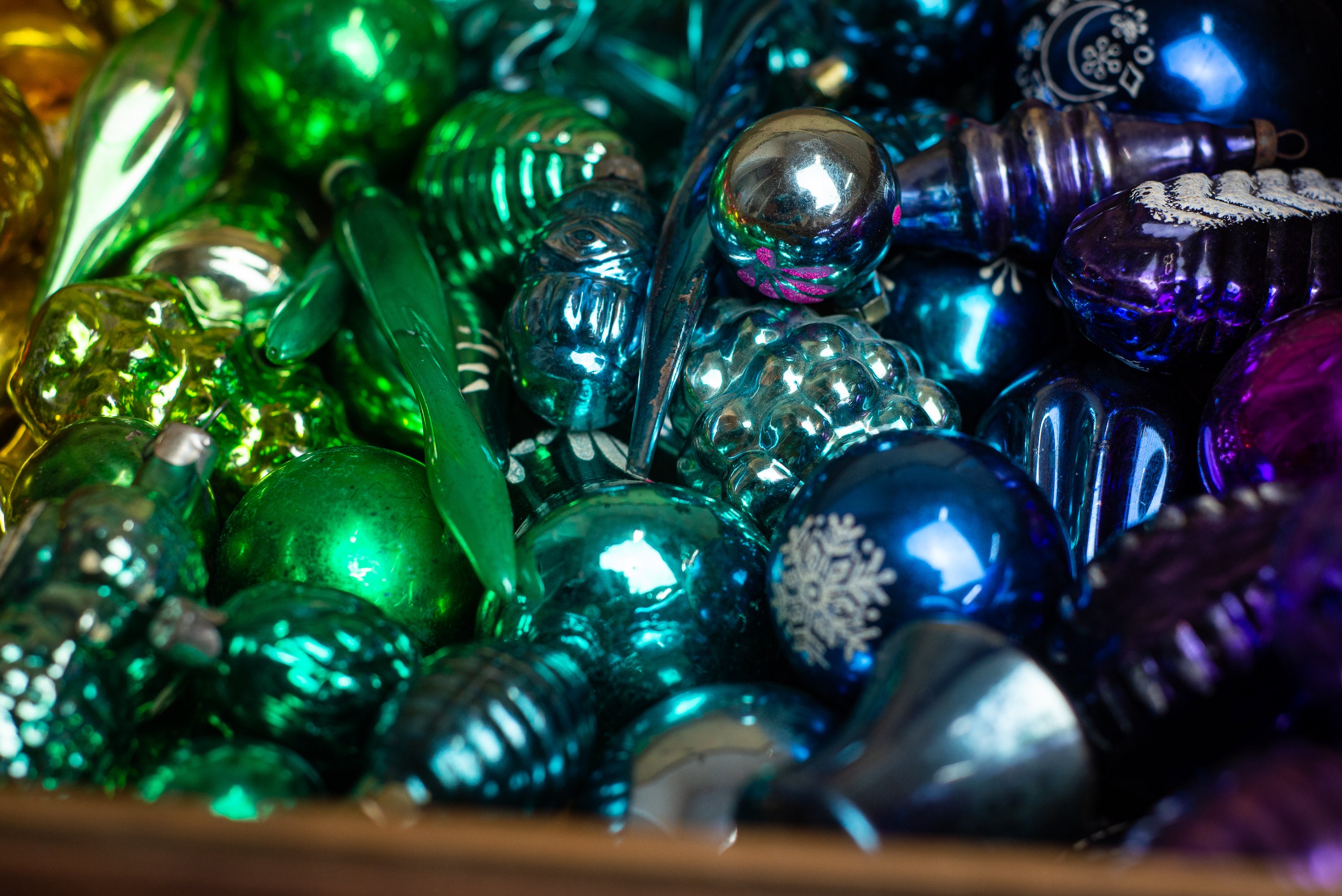 1950年代の虹色のヴィンテージクリスマスガラスオーナメント、ソビエト