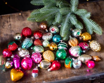 ヴィンテージ風ミニガラス製クリスマスオーナメント（色と形は各種