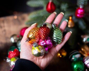 ヴィンテージのミニガラス製クリスマスオーナメント：様々な色と形