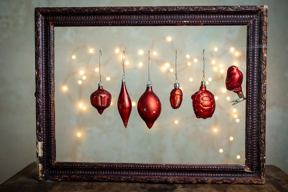 ヴィンテージの赤いガラスのクリスマスオーナメントセット：レトロな