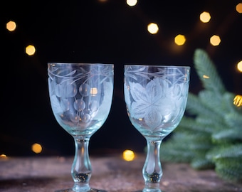Juego de 2 copas de vino de cristal vintage con diseño de vid grabado, elegantes artículos de bar de los años 70.