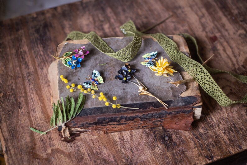 Broches fleurs et papillons vintage en émail, épingles insectes rétro, broche antique en fausses perles, épingle pour sac à dos fleur noire image 2