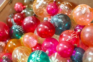 R N' D Toys Set Da 67 Ornamenti Natalizi A Tema Elfo, Palline Infrangibili Con Ganci, Per Albero E Casa