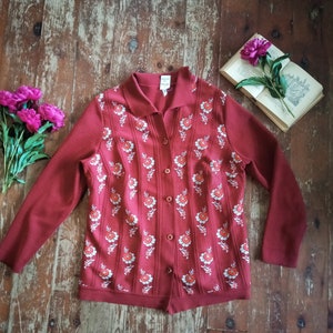 Vintage knitted cardigan, Collared floral cardigan, 1970s knitted jacket, Vintage knitwear, Retro sweater