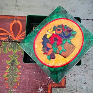 Vintage Tin storage box with flowers on lid, 60s Germany