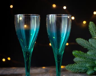 Flûte da champagne in vetro verde stile metà secolo, coppia di calici vintage per la decorazione della tavola delle feste