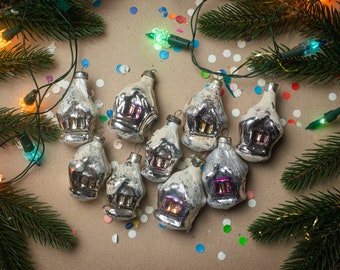 Casas con adornos navideños de vidrio vintage, detalles de decoración del hogar de invierno, decoración colgante para árboles de Navidad, lindas figuras pintadas a mano