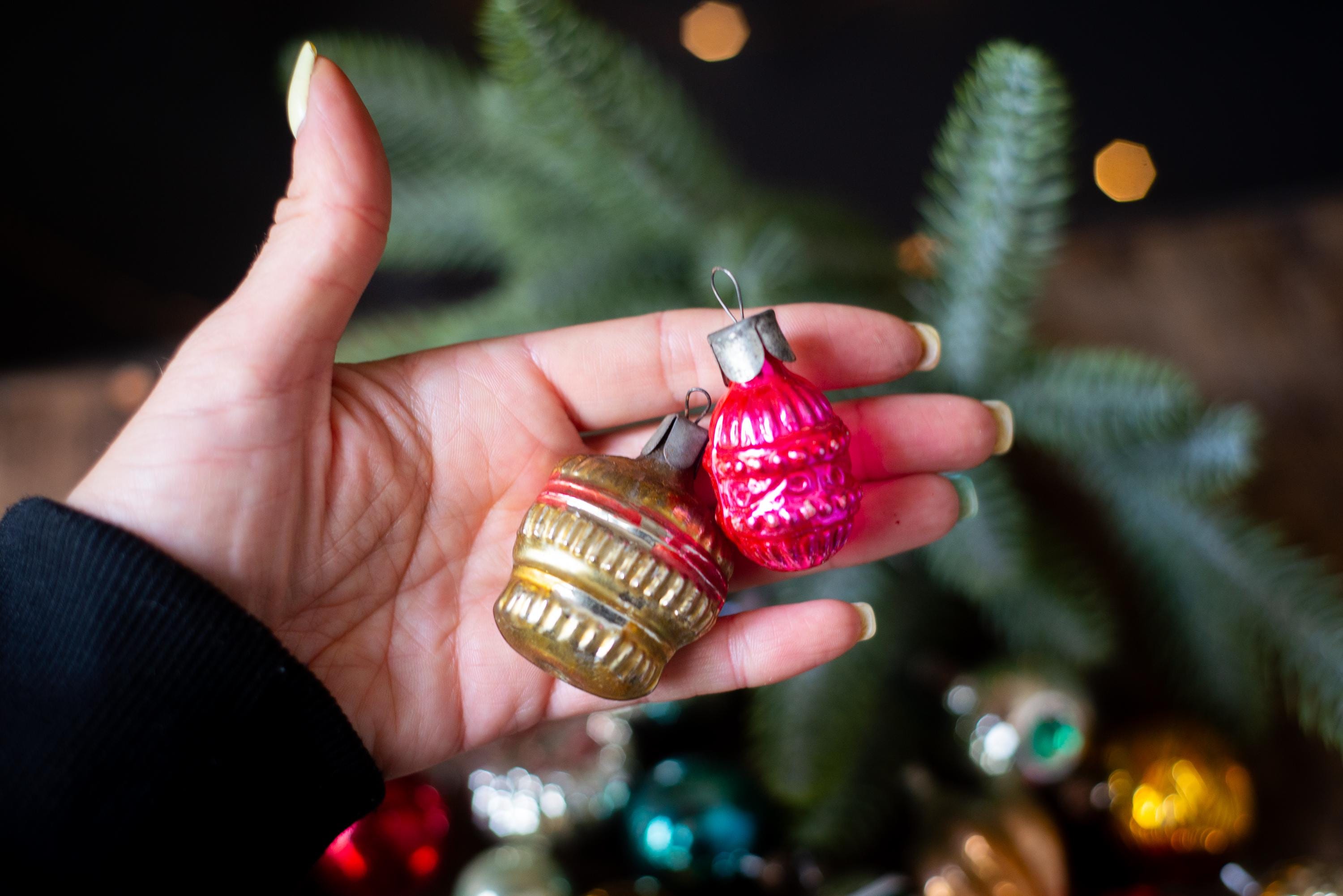 ヴィンテージのミニガラス製クリスマスオーナメント：様々な色と形