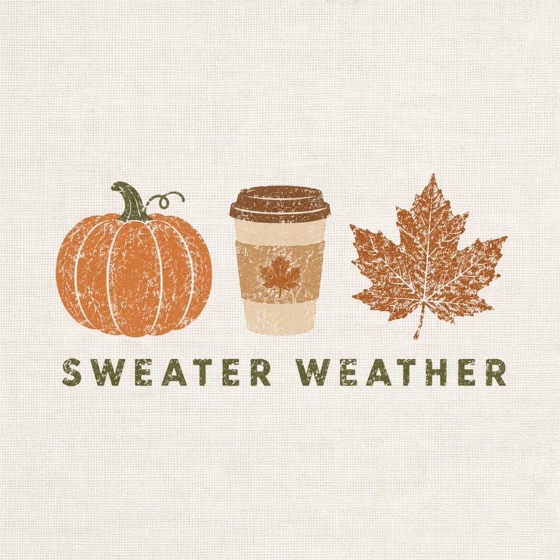 Puede incluir: Una ilustraci&oacute;n gr&aacute;fica que presenta una calabaza naranja, un vaso de caf&eacute; beige con tapa y una hoja de arce marr&oacute;n dispuestos horizontalmente. Debajo de los iconos, el texto SWEATER WEATHER est&aacute; impreso en letras may&uacute;sculas de color verde oscuro.