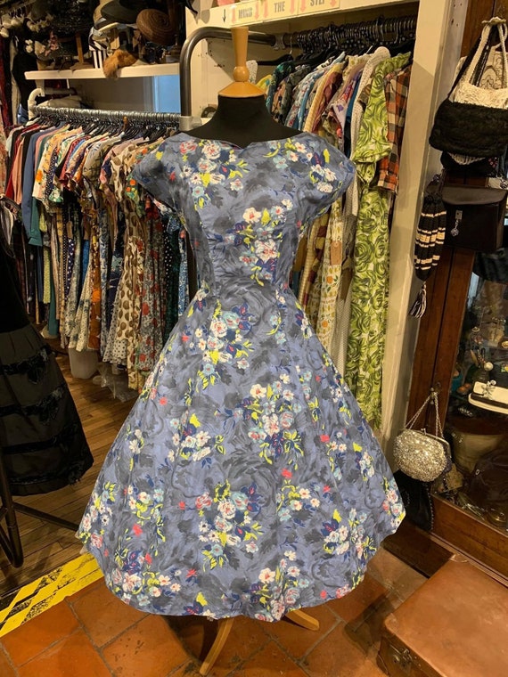 Stunning 1950s cotton day dress