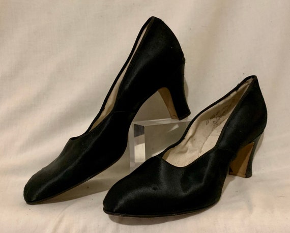 1930s satin pumps
