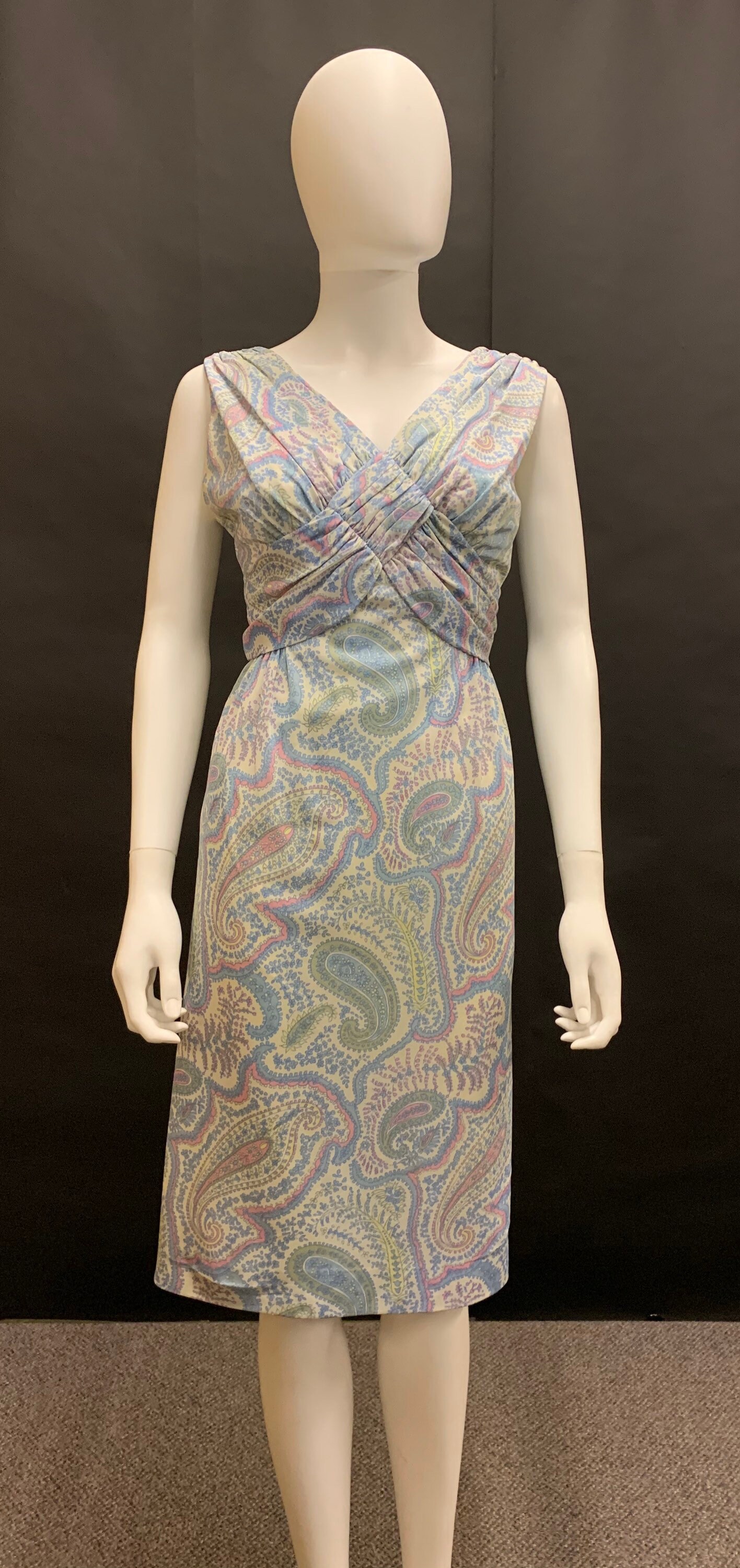 Image of Early S Day Dress in Great Condition, The Fabric Is Like A Tricel, It’S Such Lovely Shape It Has Centre Back Zip & Washed