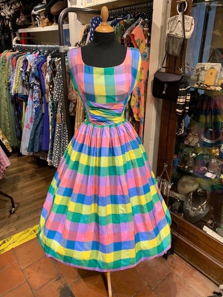 Beautiful 1950’s light taffeta dress