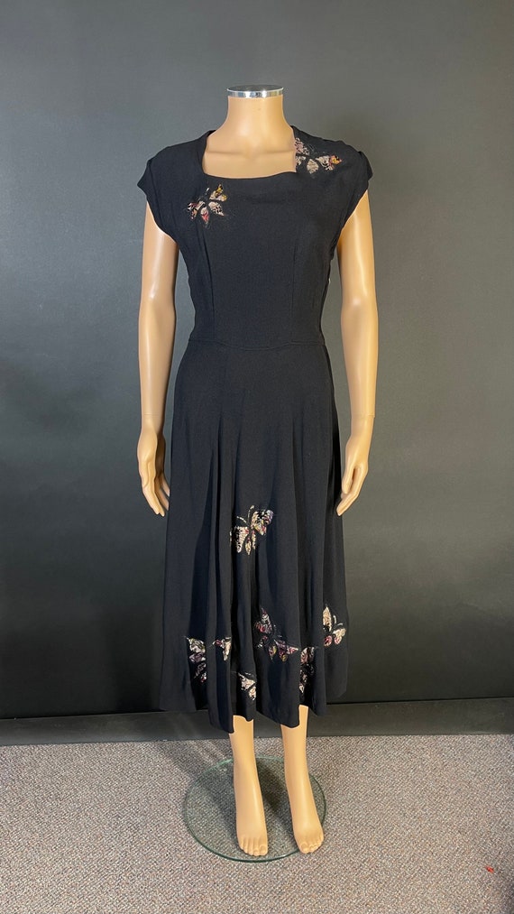 Gorgeous 1940s crepé dress - image 2