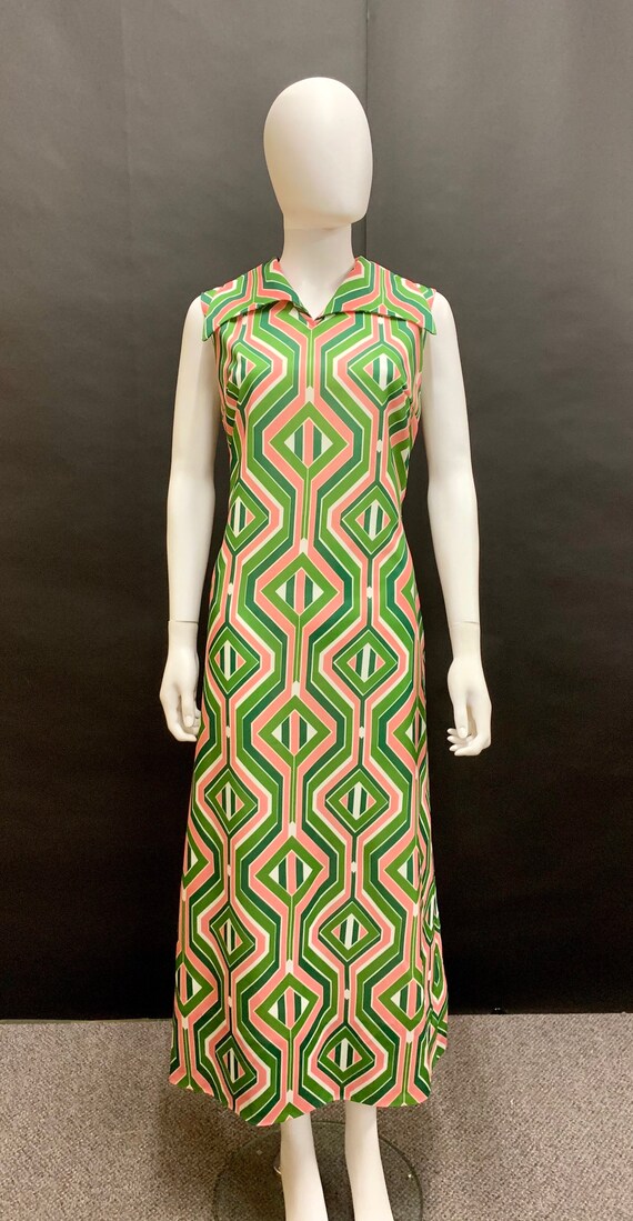 Gorgeous volup 60’s longline dress