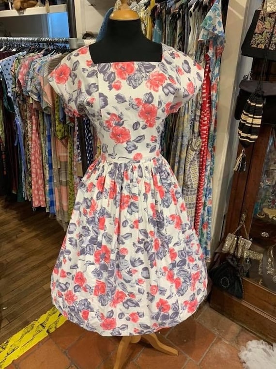 Stunning 1950s cotton dress