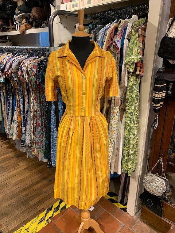 Lovely 1950s cotton day dress