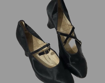 Beautiful late 1920’s dance shoes (approx uk size 4)