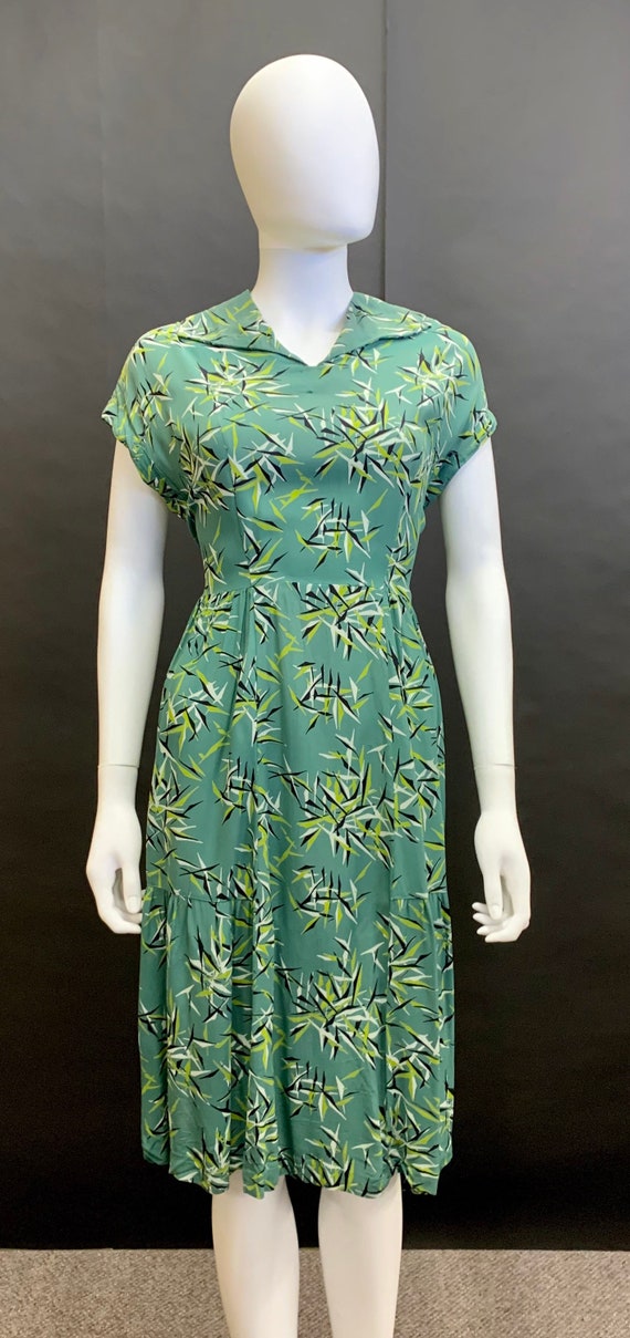 Lovely 1940s crepé day dress