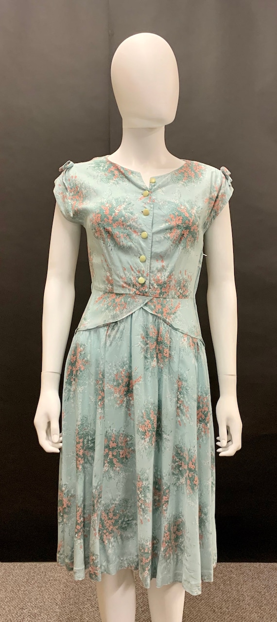 Beautiful 1940s day dress