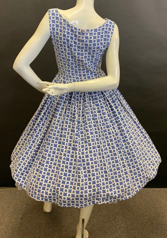 1950’s blue/white geometric pattern full skirt co… - image 7