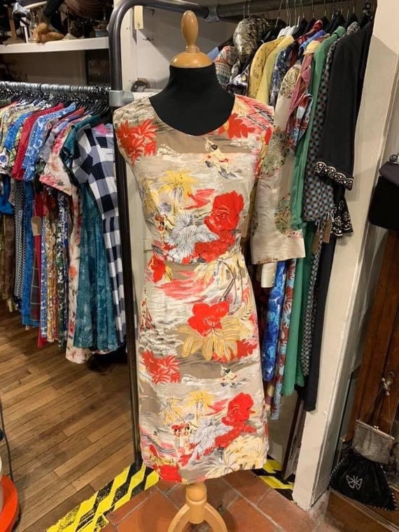 Wonderful volup 1950’s Hawaiian print dress
