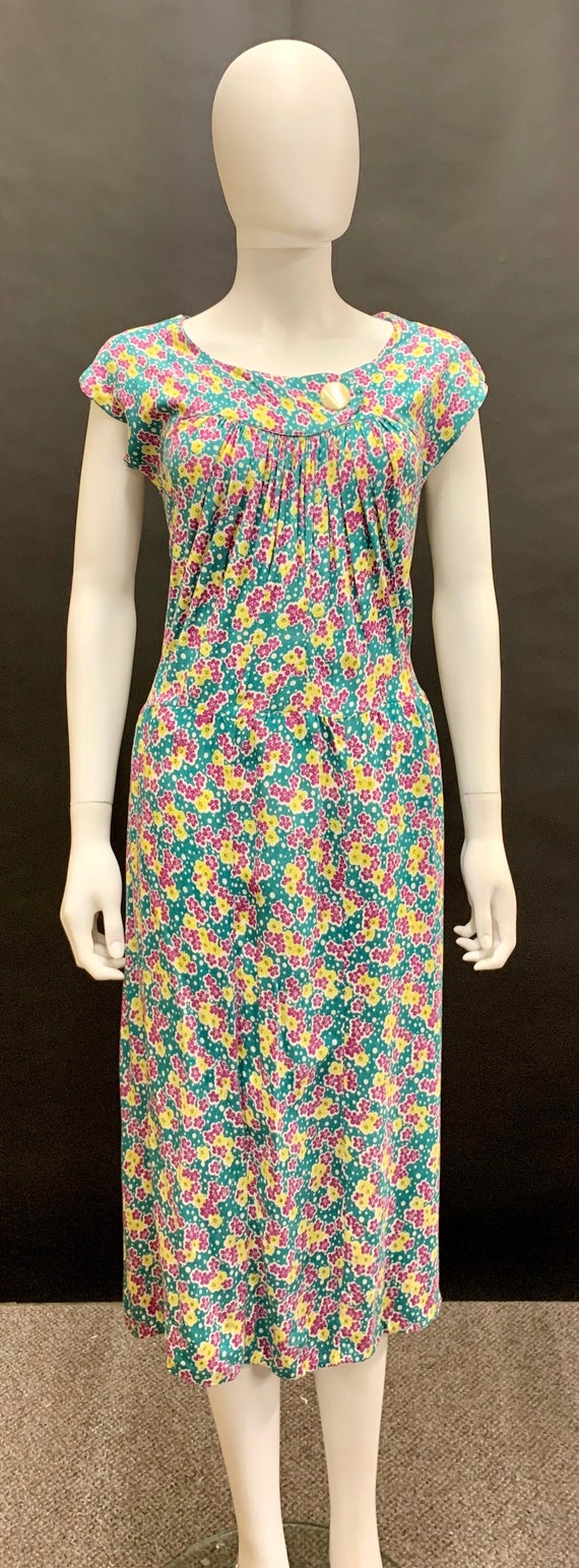 Lovely volup late 30’s cotton day dress