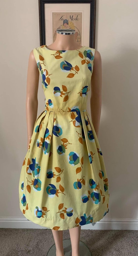 Cute 1950s cotton day dress