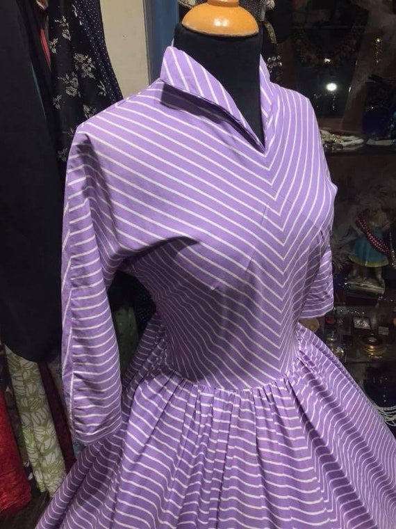 Beautiful 1950’s strip purple/white cotton full s… - image 4