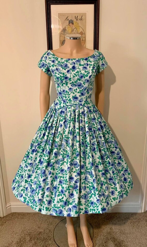 Beautiful 1950s cotton rose print dress