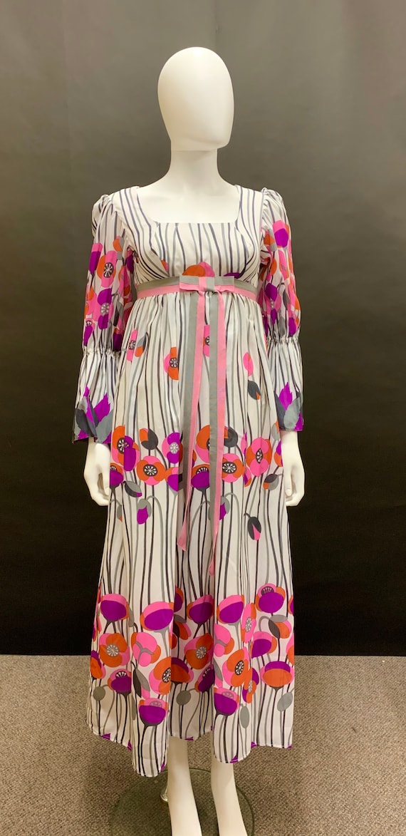 Gorgeous 60’s border print dress