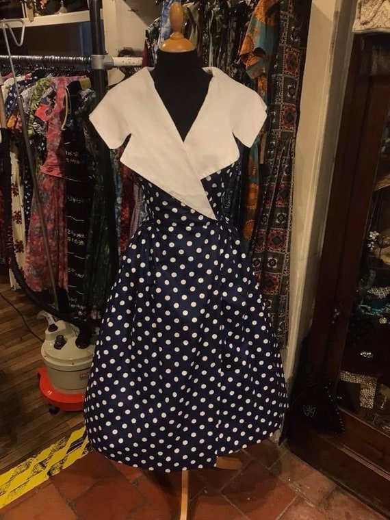 Gorgeous 1950s cotton day dress