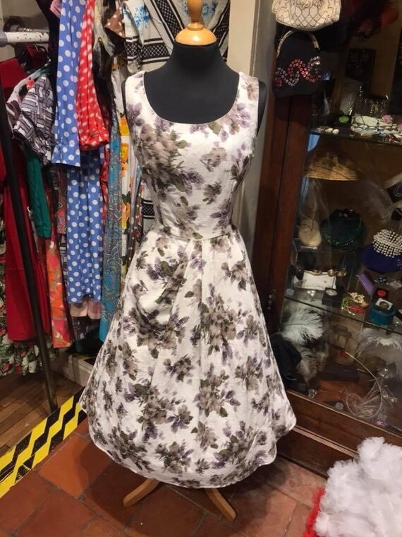 Stunning 1950s cotton day dress