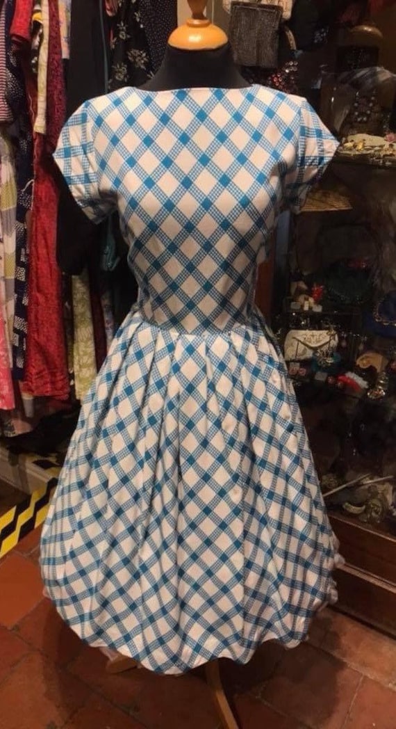 Beautiful 1950’s blue/white floppy cotton full sk… - image 2