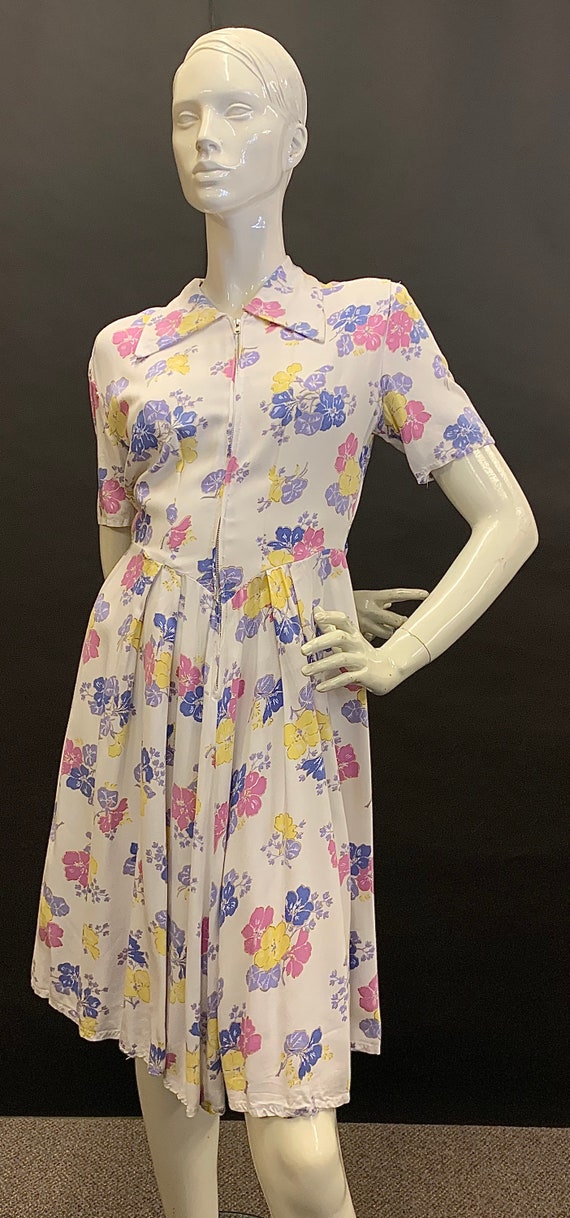Pretty 1940s day dress