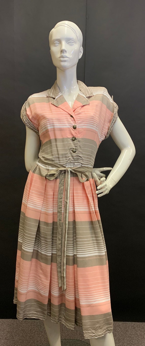 Gorgeous 1940s day dress