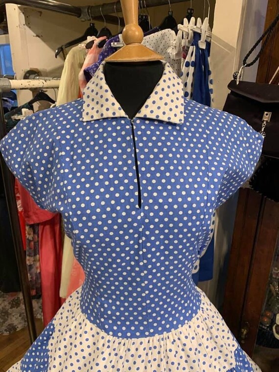 Super cute dotty 1950’s "Cynthia" cotton blue/whi… - image 3