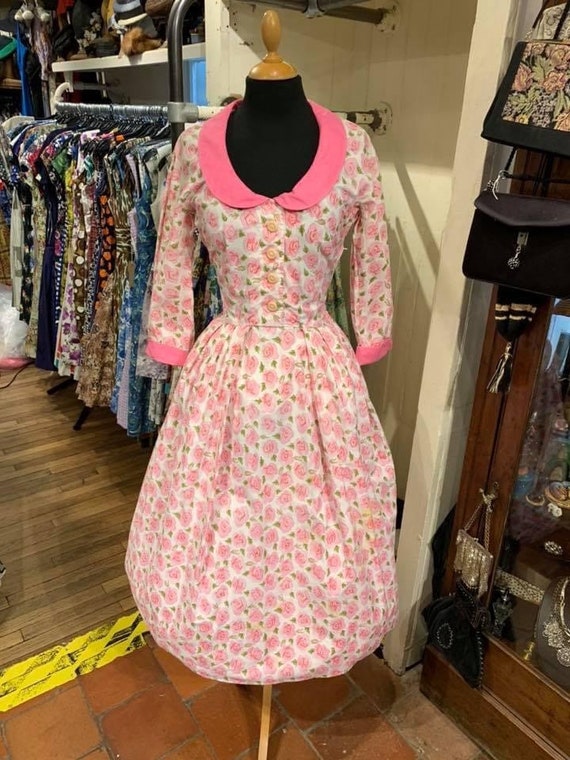 Pretty 1950s rose print dress