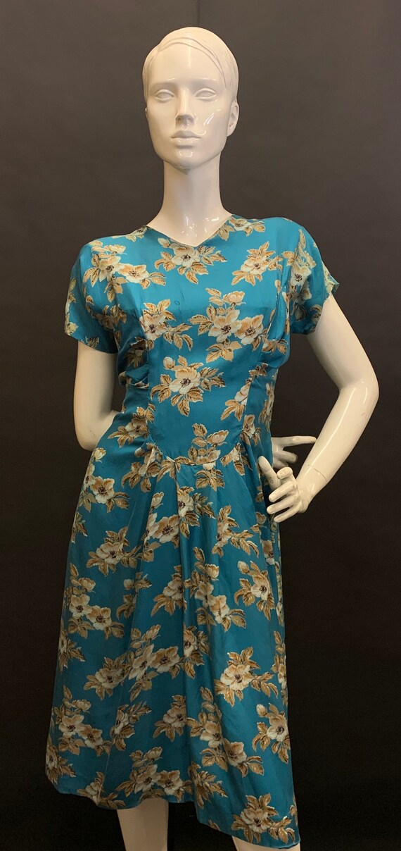 Pure silk volup 1940s dress
