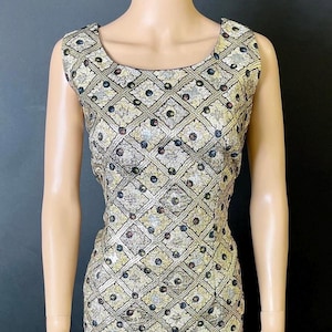 Fab volup early 60’s party wiggle dress (42” bust)