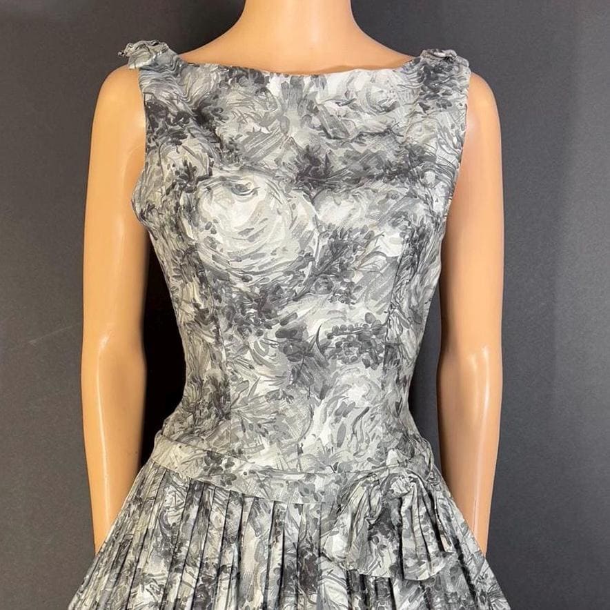 1950s Floral in Blacks and Greys Cotton Dress With Full Skirt (bust 36" ) -  Etsy
