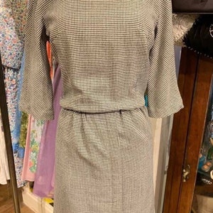 Fabulous early 1960’s button back winter weight day dress