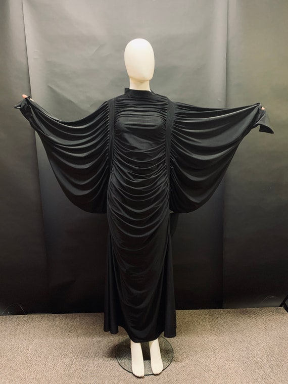 FANTASTIC volup 70’s batwing gown
