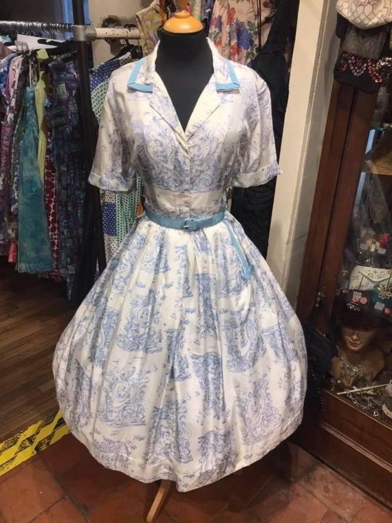 Stunning 1950s volup novelty print day dress