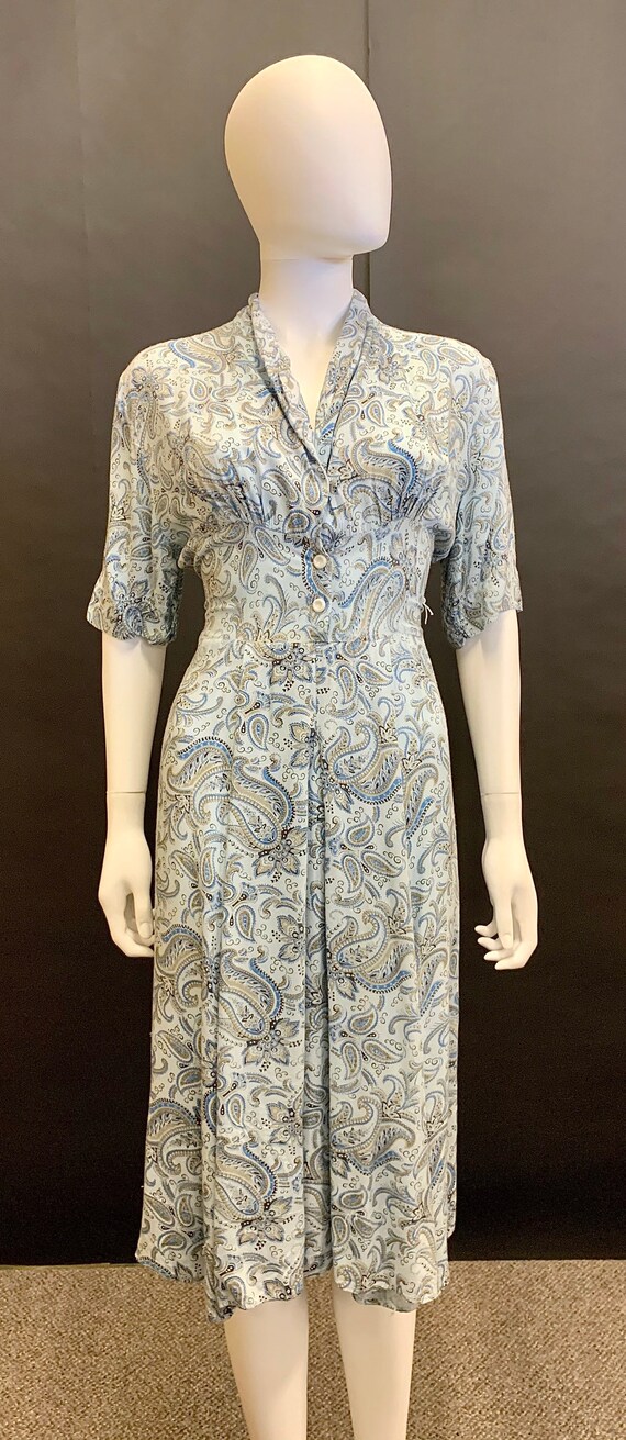 Pretty volup 1940s day dress
