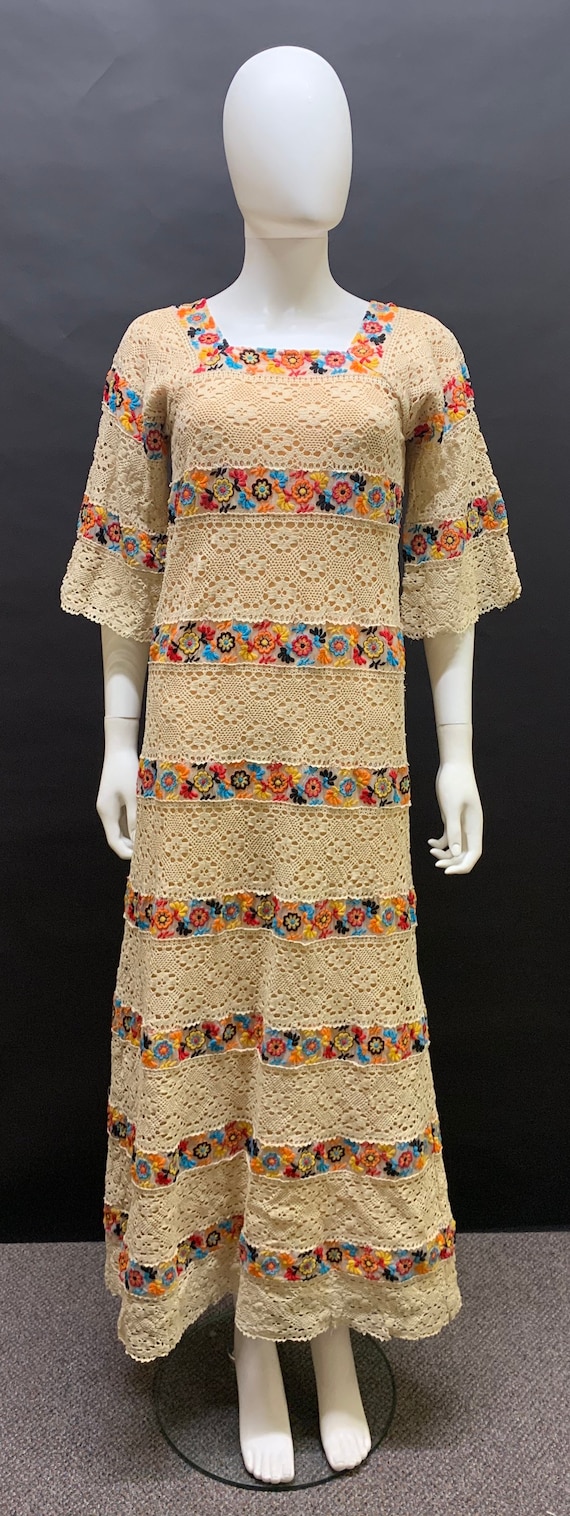 Pretty 1970s maxi dress